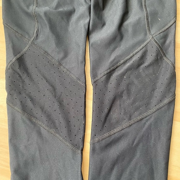NWOT Layers Capri Leggings W/Pockets - Picture 3 of 6
